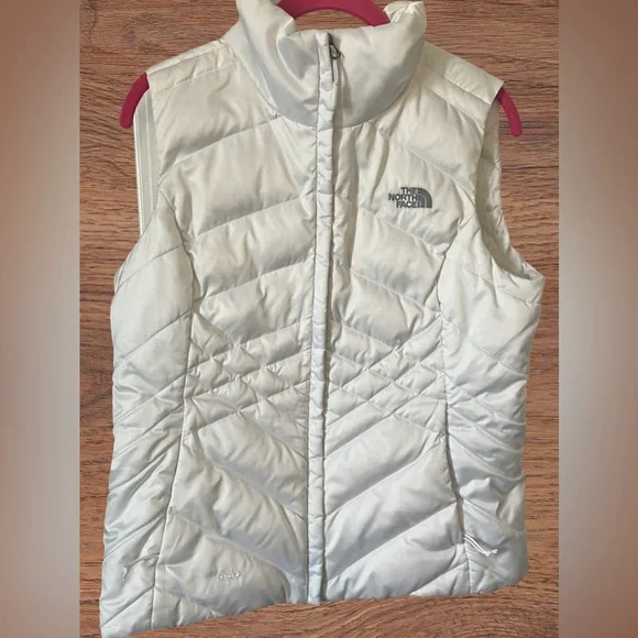 The North Face White Puffer Vest Size Medium - Picture 2 of 13